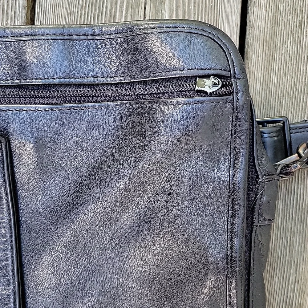 Tumi Leather Expandable Briefcase Lap Top Organizer Shoulder Bag.